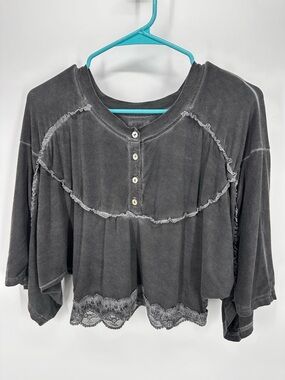 POL Washed Grey Ruffle & Lace Button-Front Top Size Small